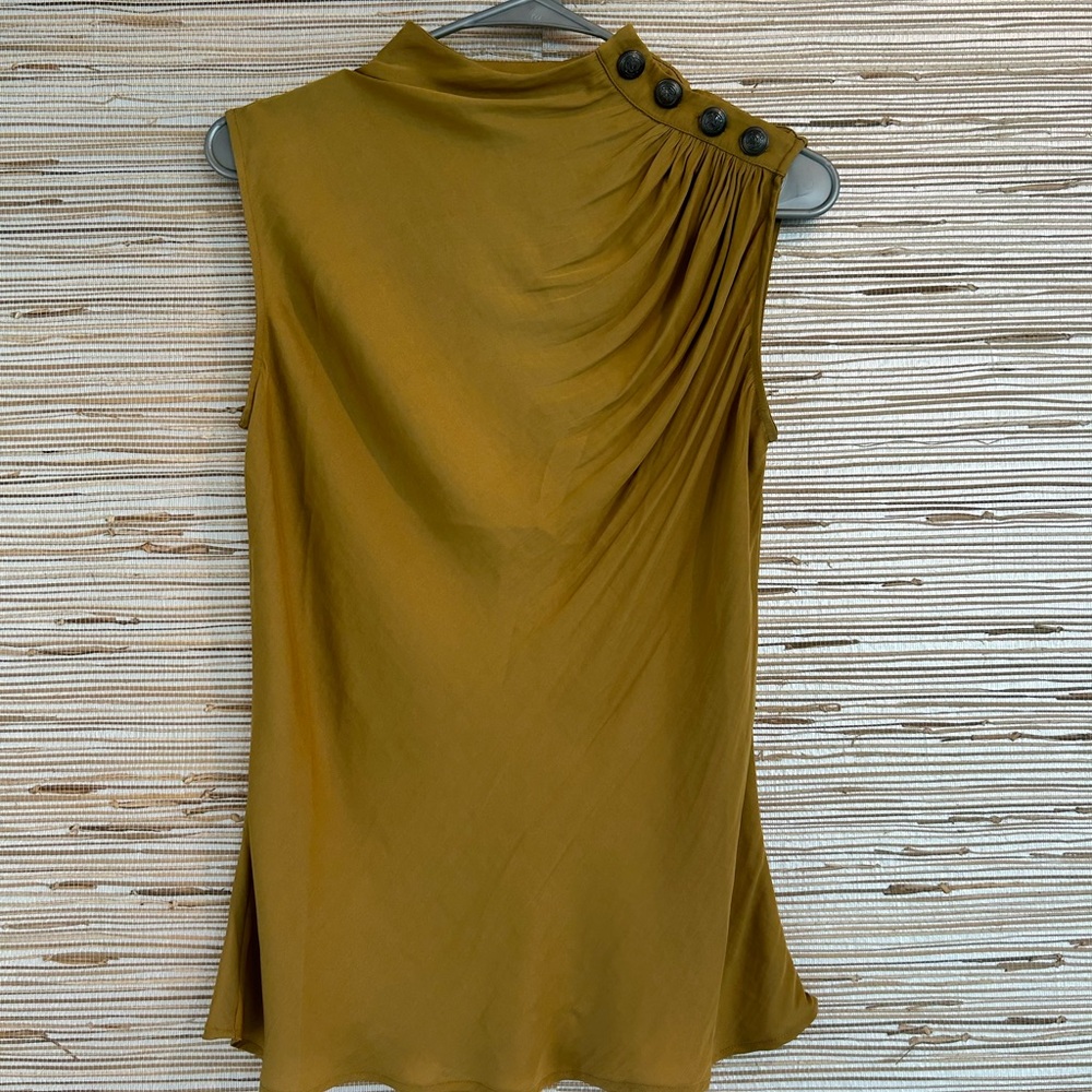 Tahari top